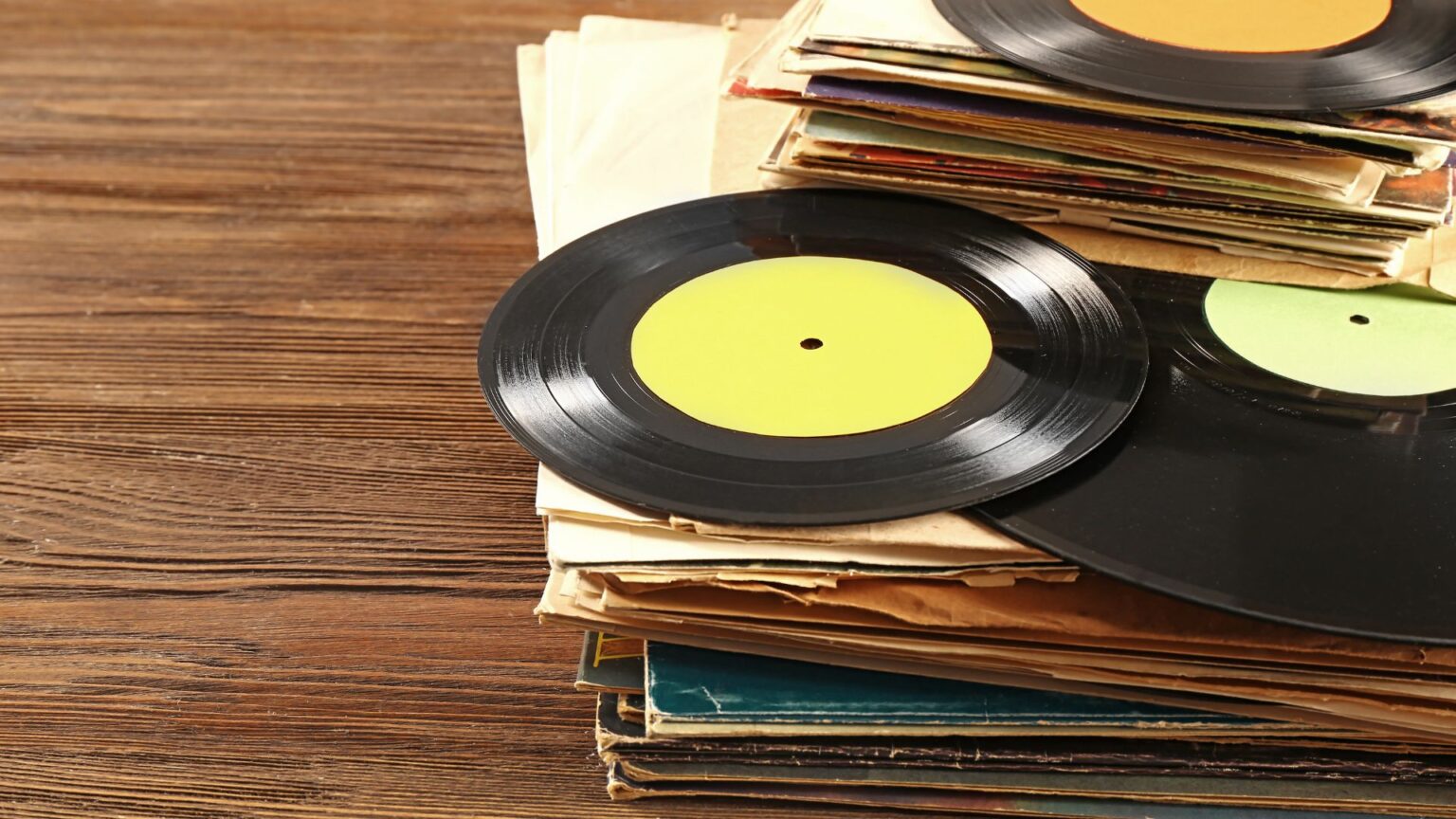Cover image for the article ‘Summer Soundtracks That Changed the Way We Listen to Movies’.